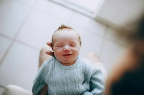 when do babies respond to smiles